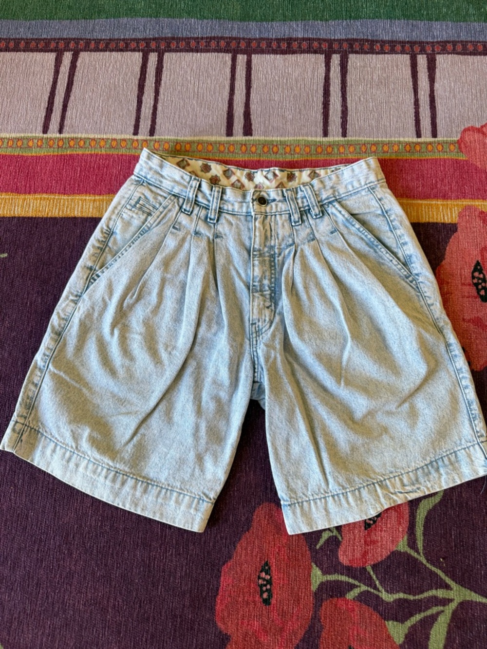 Vintage 80s Silver Tab Levi Denim Shorts 31